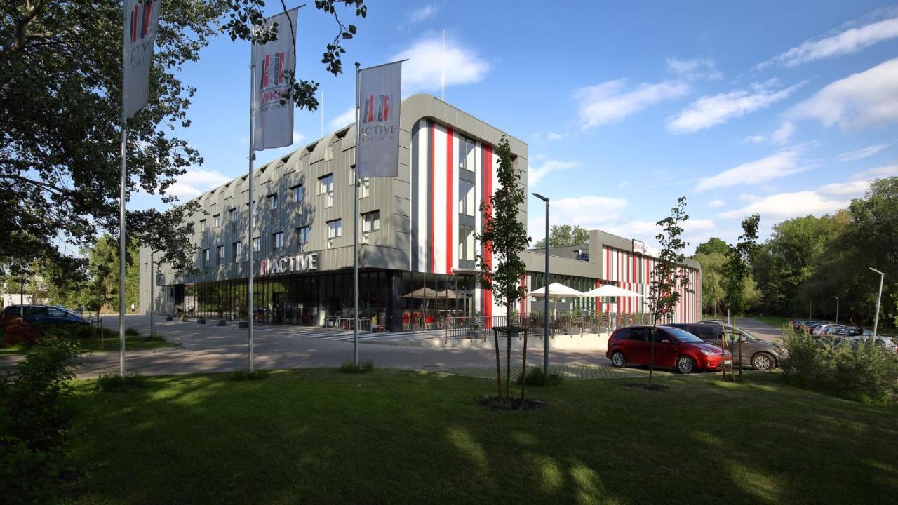 Active Hotel Вроцлав Экстерьер фото