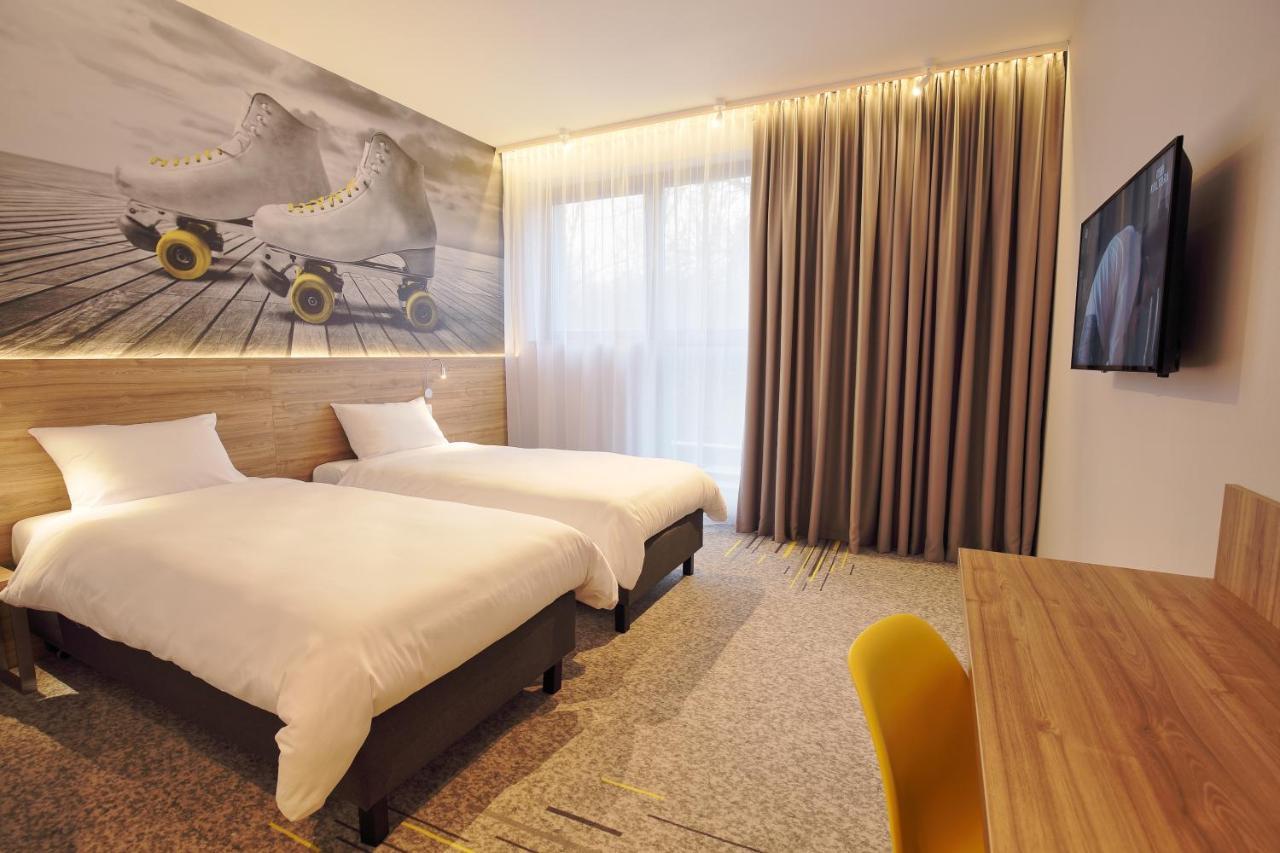 Active Hotel Вроцлав Экстерьер фото